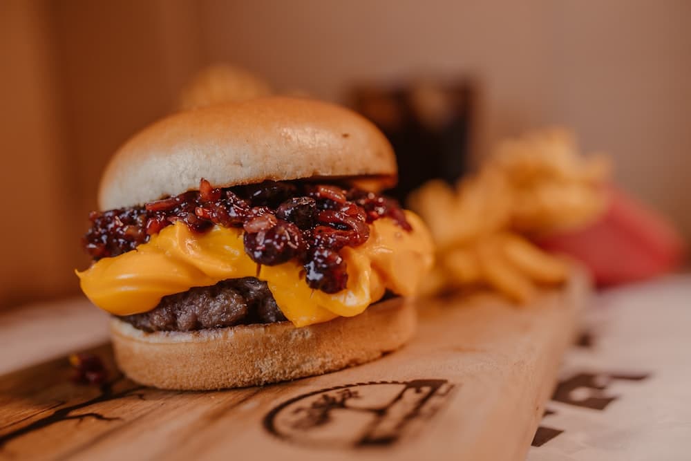 Burger avec galette et frites